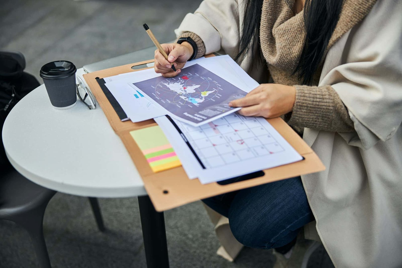 Businesswoman analyzing global trading transfers in outdoors cafe